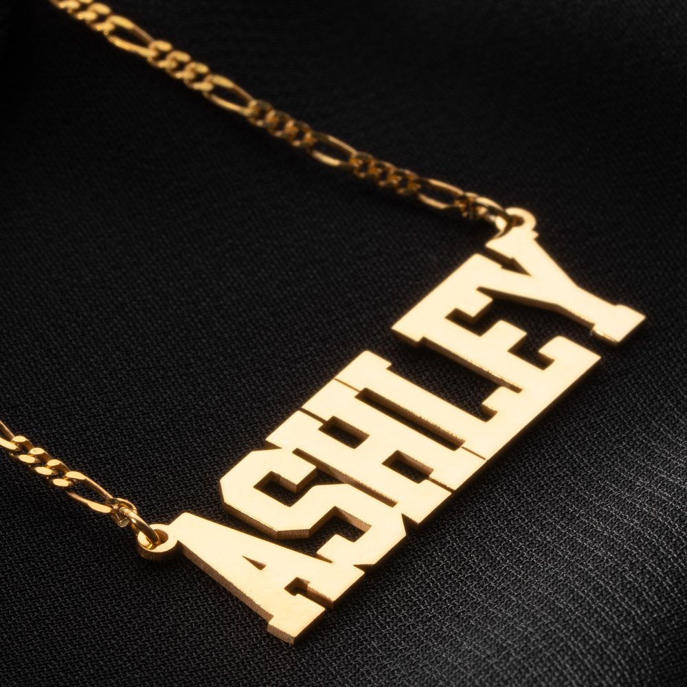 Custom dainty name necklace, elegantly designed for a minimalist and personalized touch, perfect for daily wear or gifting