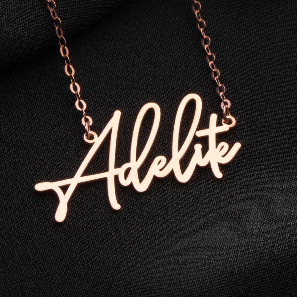 Dainty necklace for women, delicate and elegant design perfect for daily wear or special occasions.