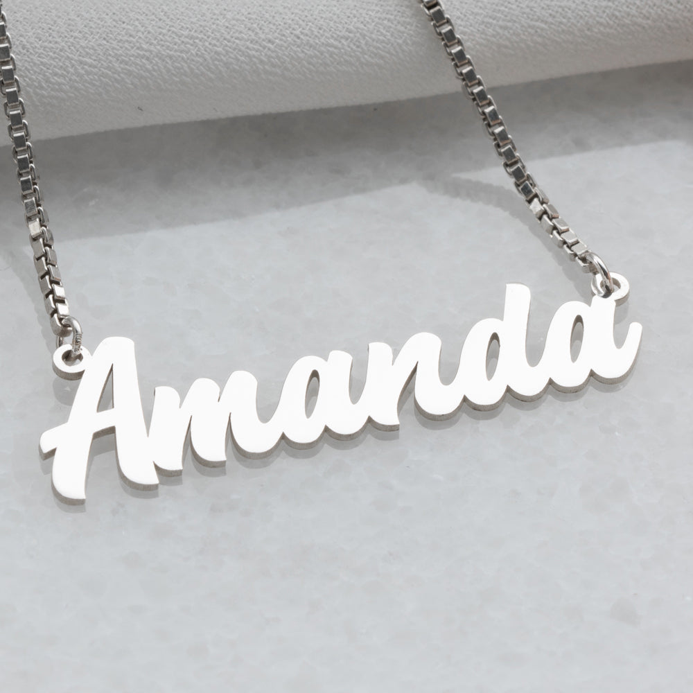 Minimalist name necklace, elegant and simple design perfect for daily wear or as a thoughtful gift.