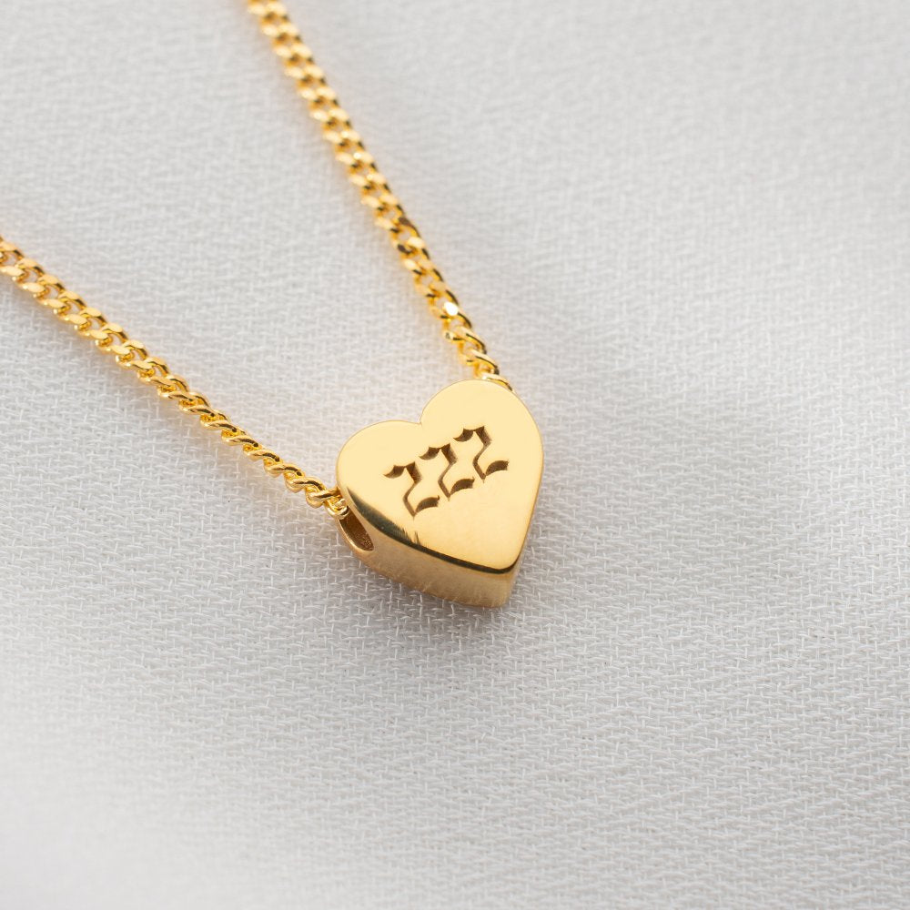 Engraved 222 heart necklace with curb chain, a symbolic and fashionable accessory.