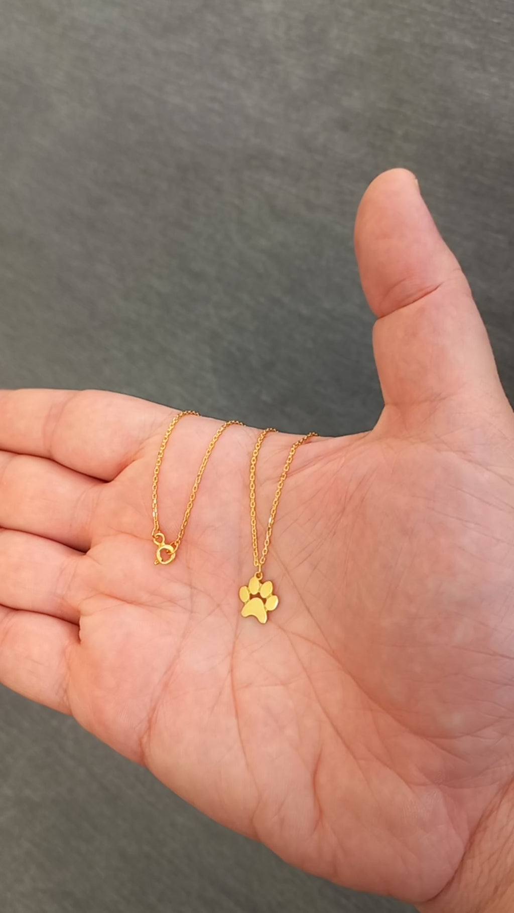 Personalized paw gift for her, a custom and heartfelt jewelry piece featuring a paw print design, perfect for pet lovers