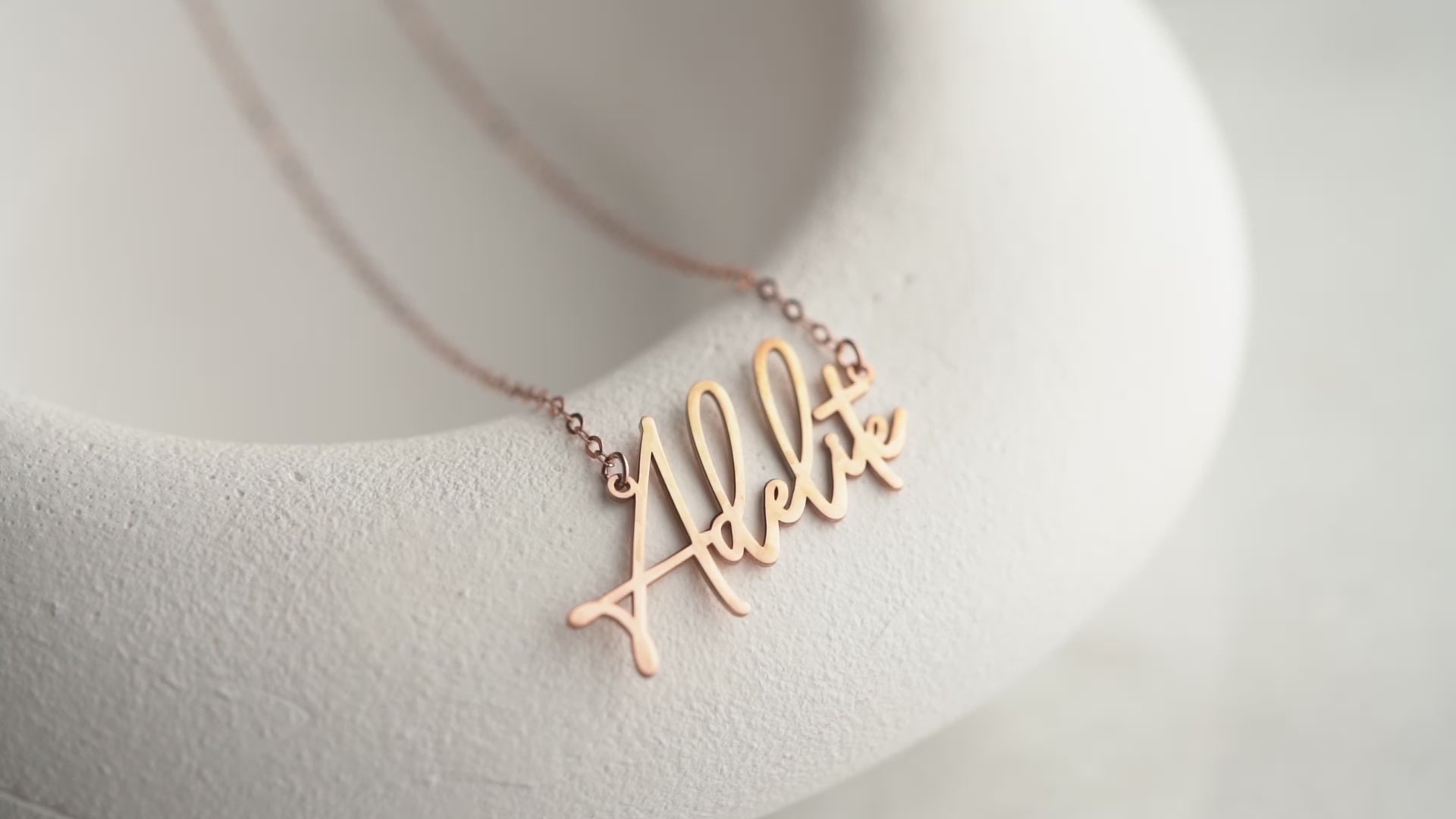Perfect for birthday, personalized name necklace gift, custom-made to celebrate a special occasion.